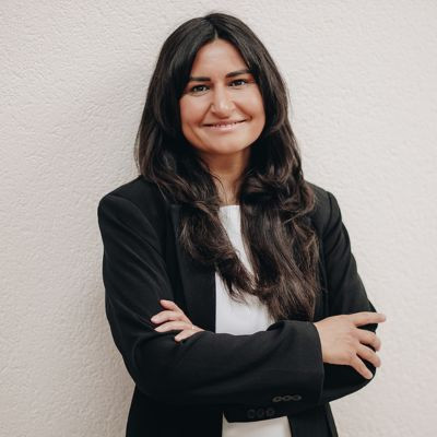 Frau Arzu Yildiz